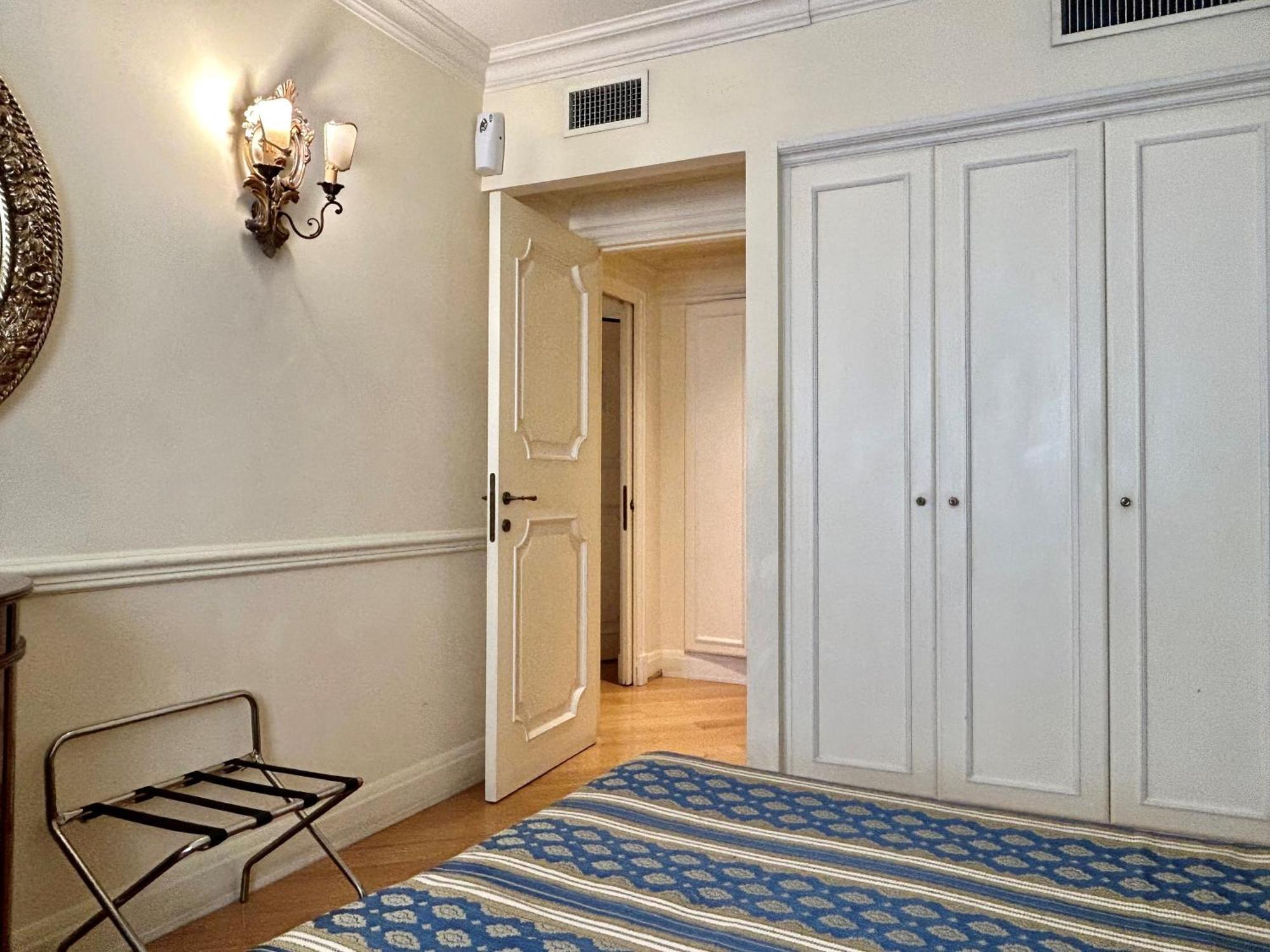 Superior One-Bedroom Apartment Sofa Bed,1742585599:JPEG